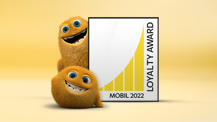 Glade CBB bamser ved siden af loyalty award